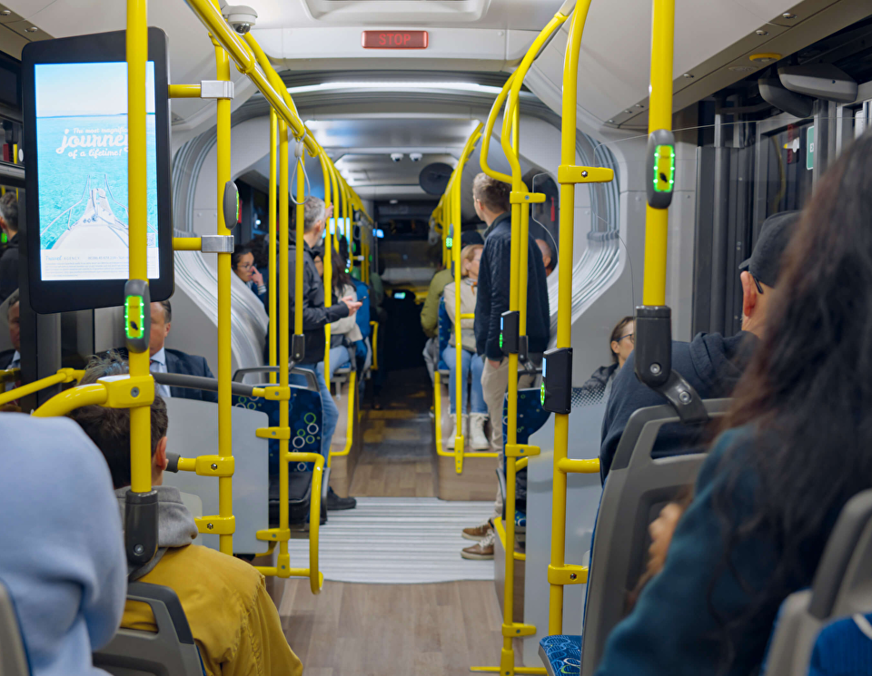 Wat is adverteren in het openbaar vervoer?