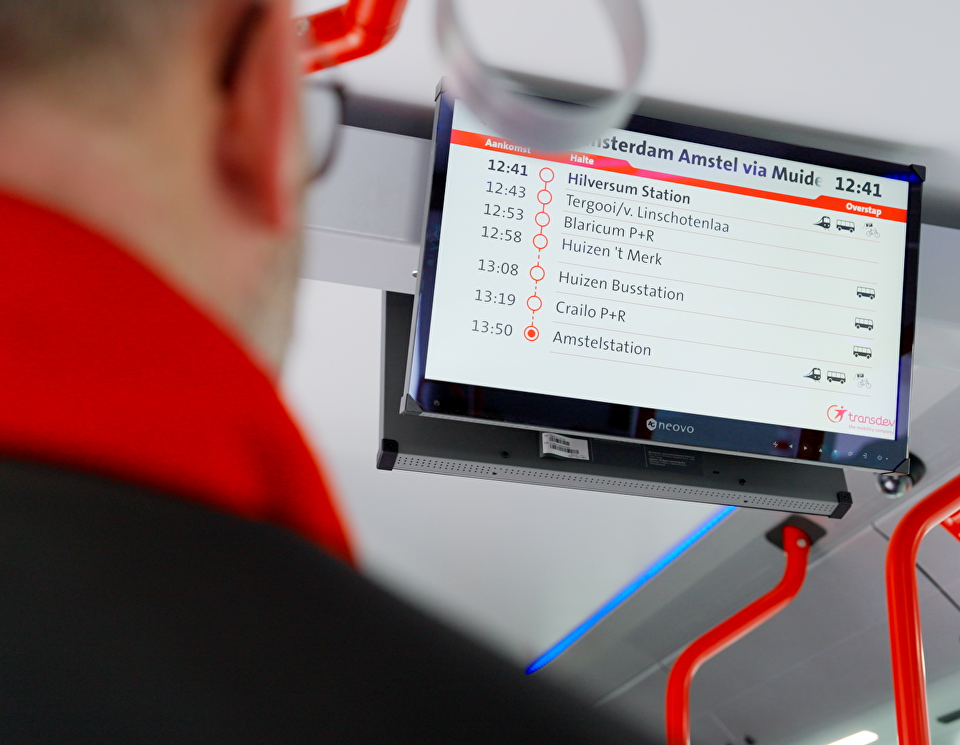 Voordelen van digitale reclame schermen voor vervoerders